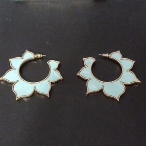 Elegant Floral Gold and Cream Earrings